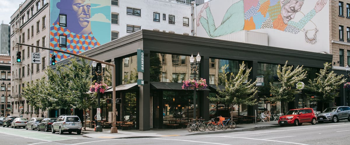 Pearl District which includes outdoor art