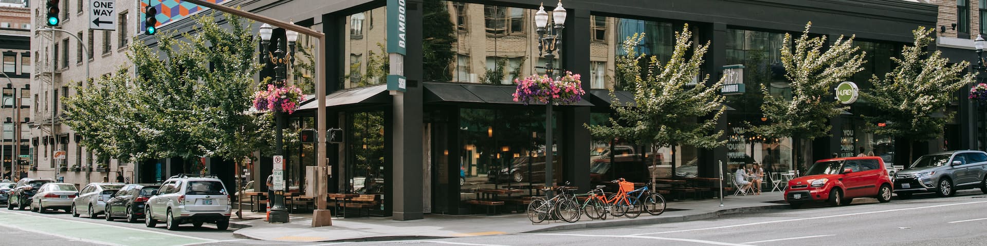 Pearl District which includes outdoor art