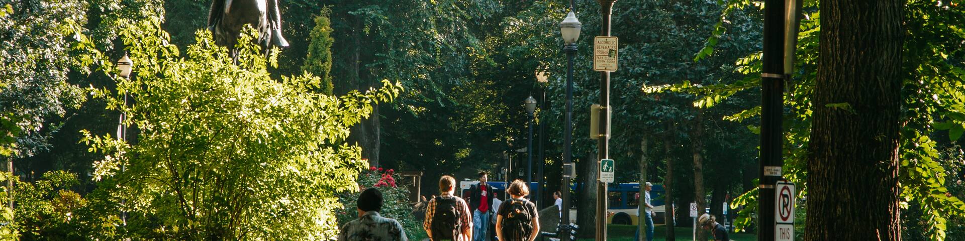 South Park Blocks showing a garden and street scenes