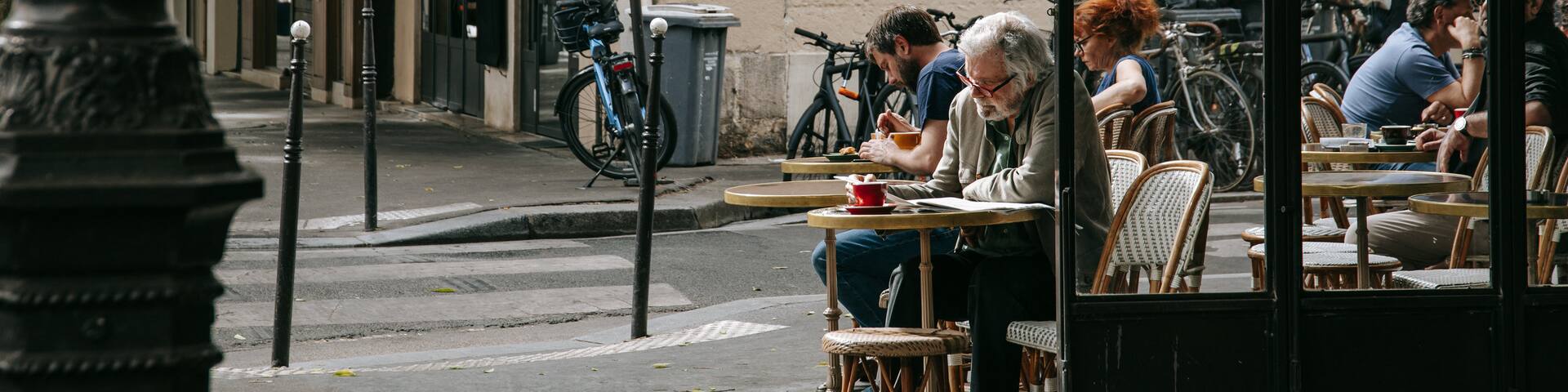 Marais featuring street scenes, cafe scenes and outdoor eating