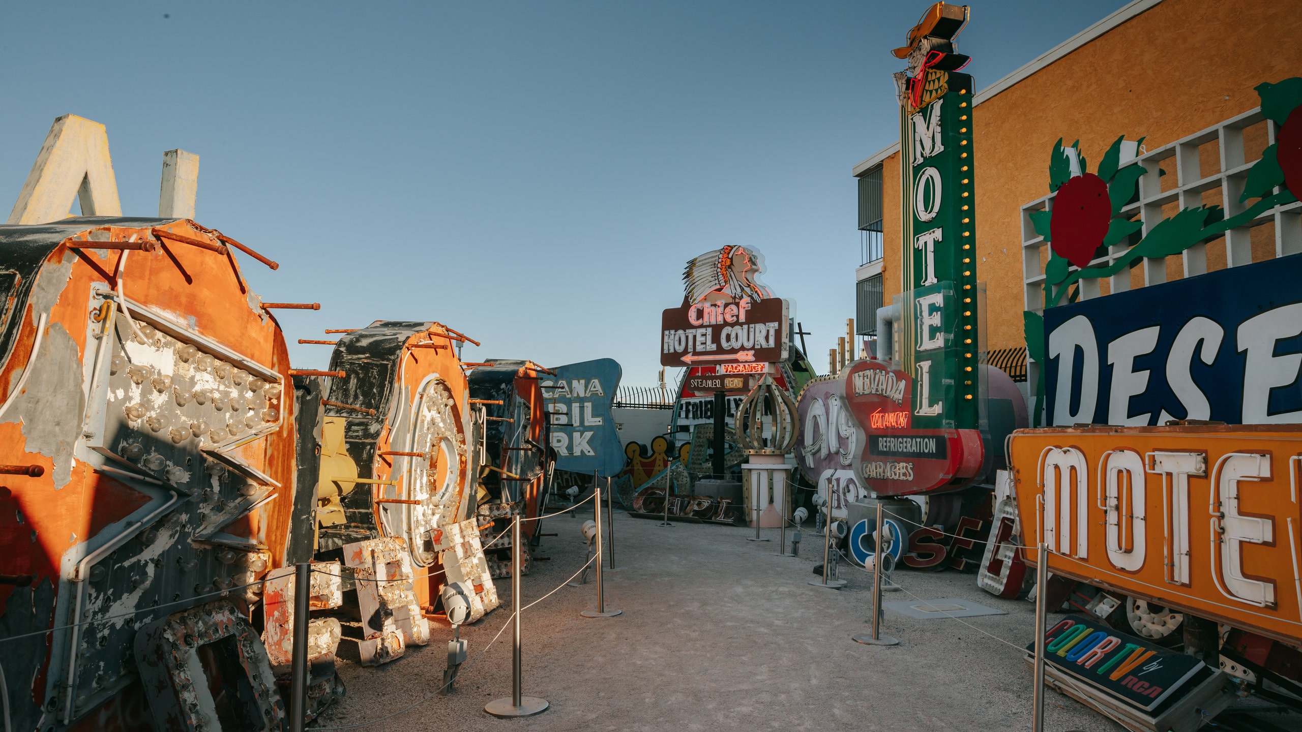 ネオン博物館 (ダウンタウン ラスベガス) - ツアーとアクティビティ