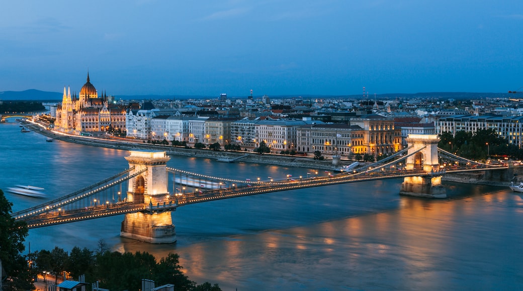 Pont à chaînes Széchenyi