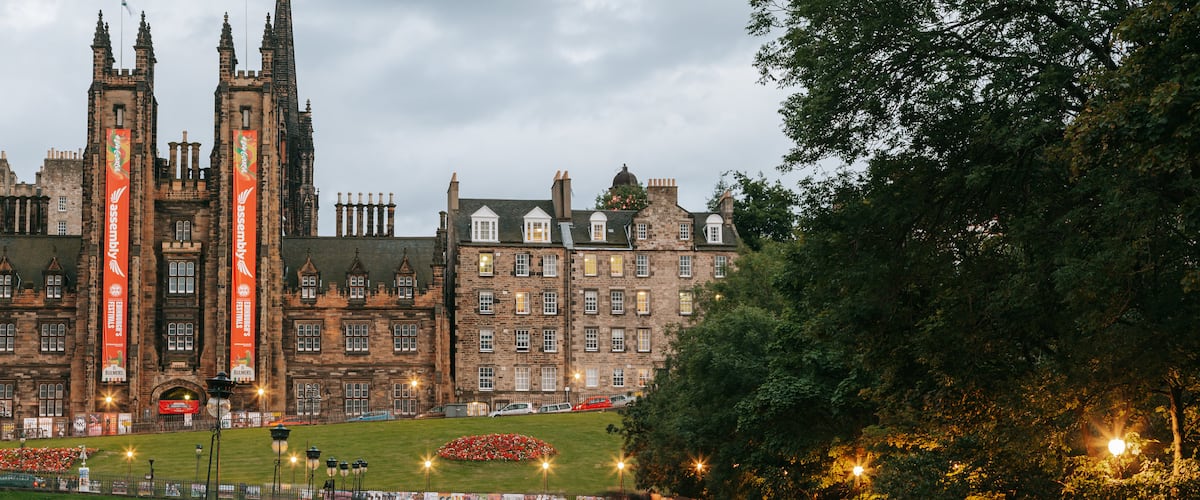 Old Town Edinburgh which includes heritage architecture