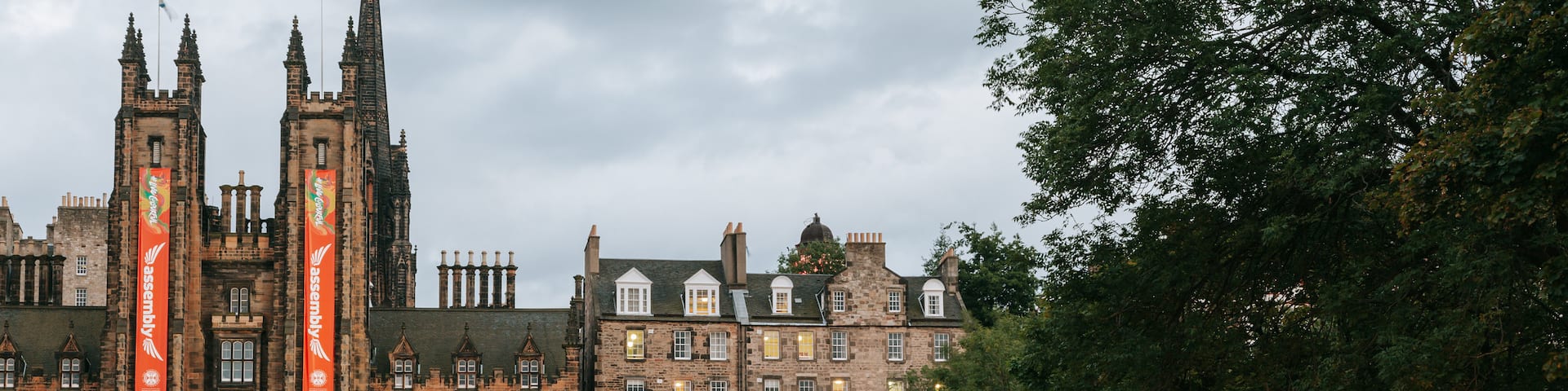 Old Town Edinburgh which includes heritage architecture
