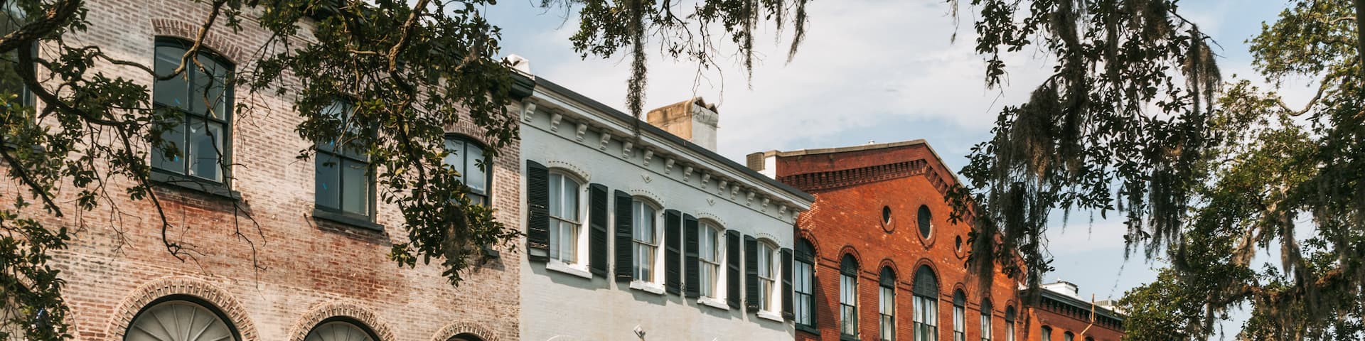 Historic Downtown Savannah showing heritage architecture