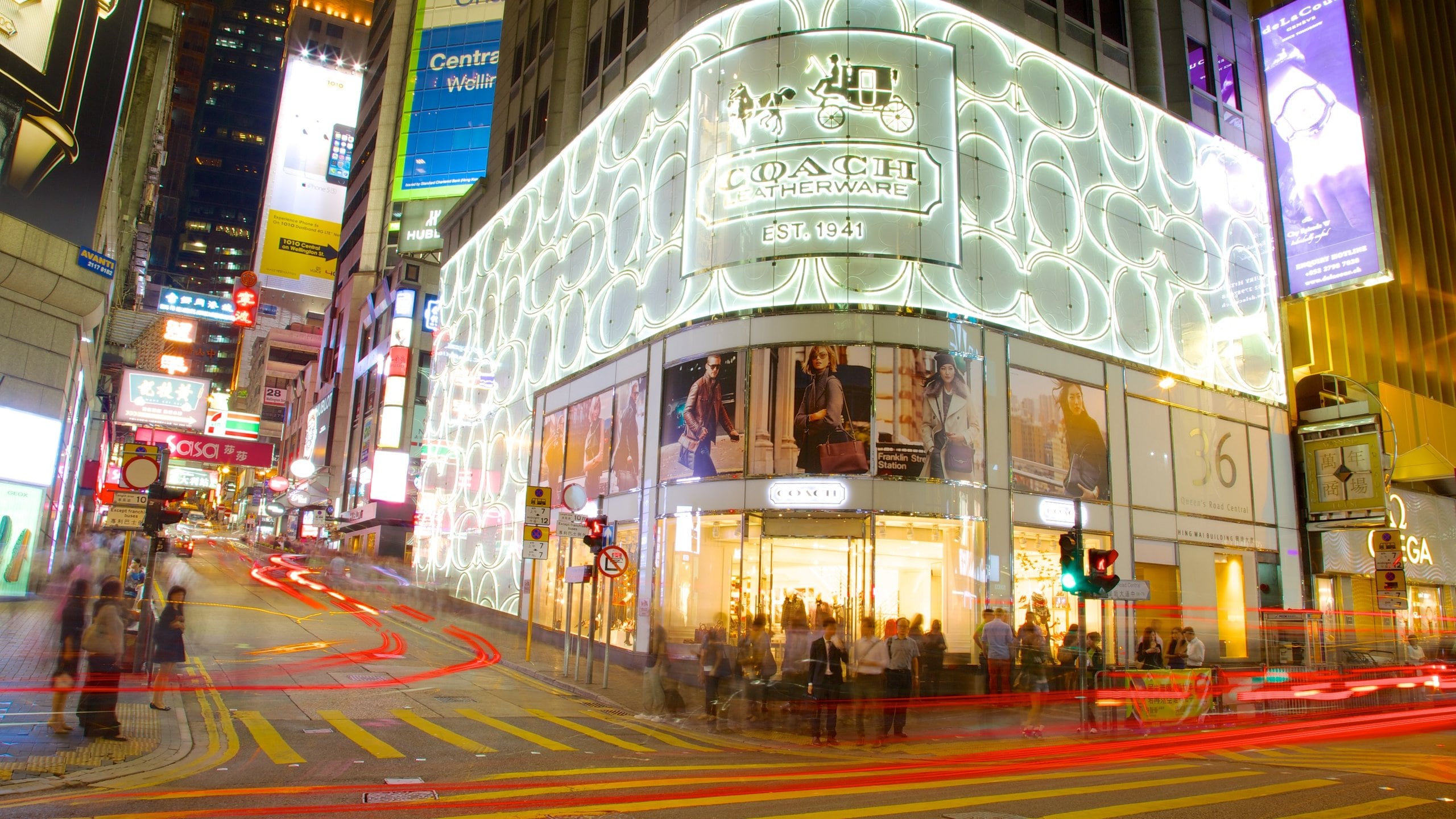 Lan Kwai Fong que incluye vida nocturna, arquitectura moderna y escenas nocturnas