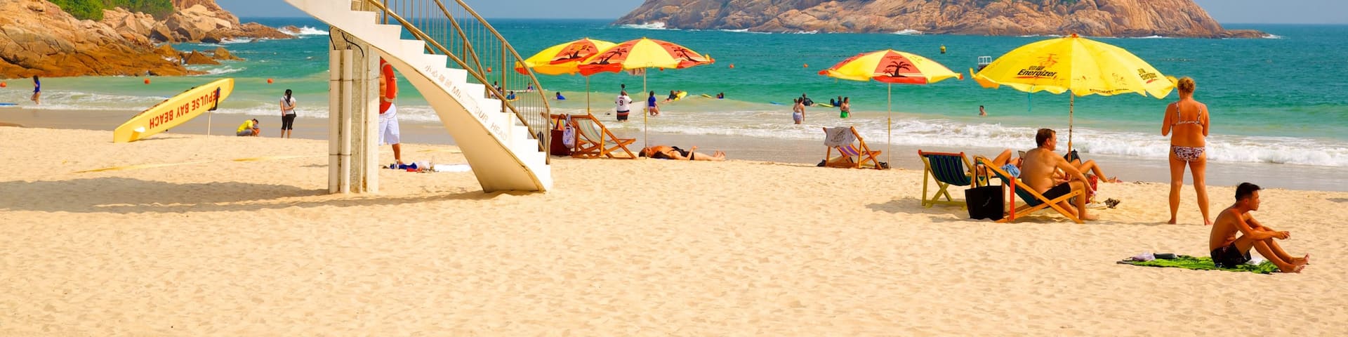 Shek O Beach ofreciendo una playa de arena, vistas y vistas generales de la costa