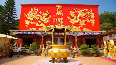 Ten Thousand Buddhas Monastery showing a temple or place of worship and religious elements