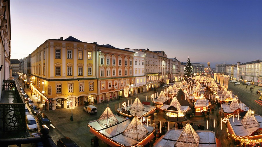 Linz caratteristiche di tramonto, piazza e città