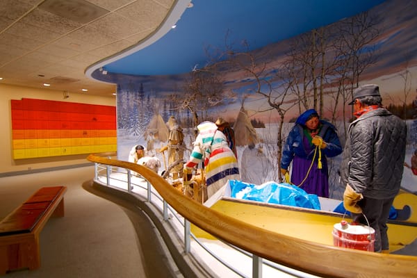 Musée royal du Saskatchewan mettant en vedette vues intérieures