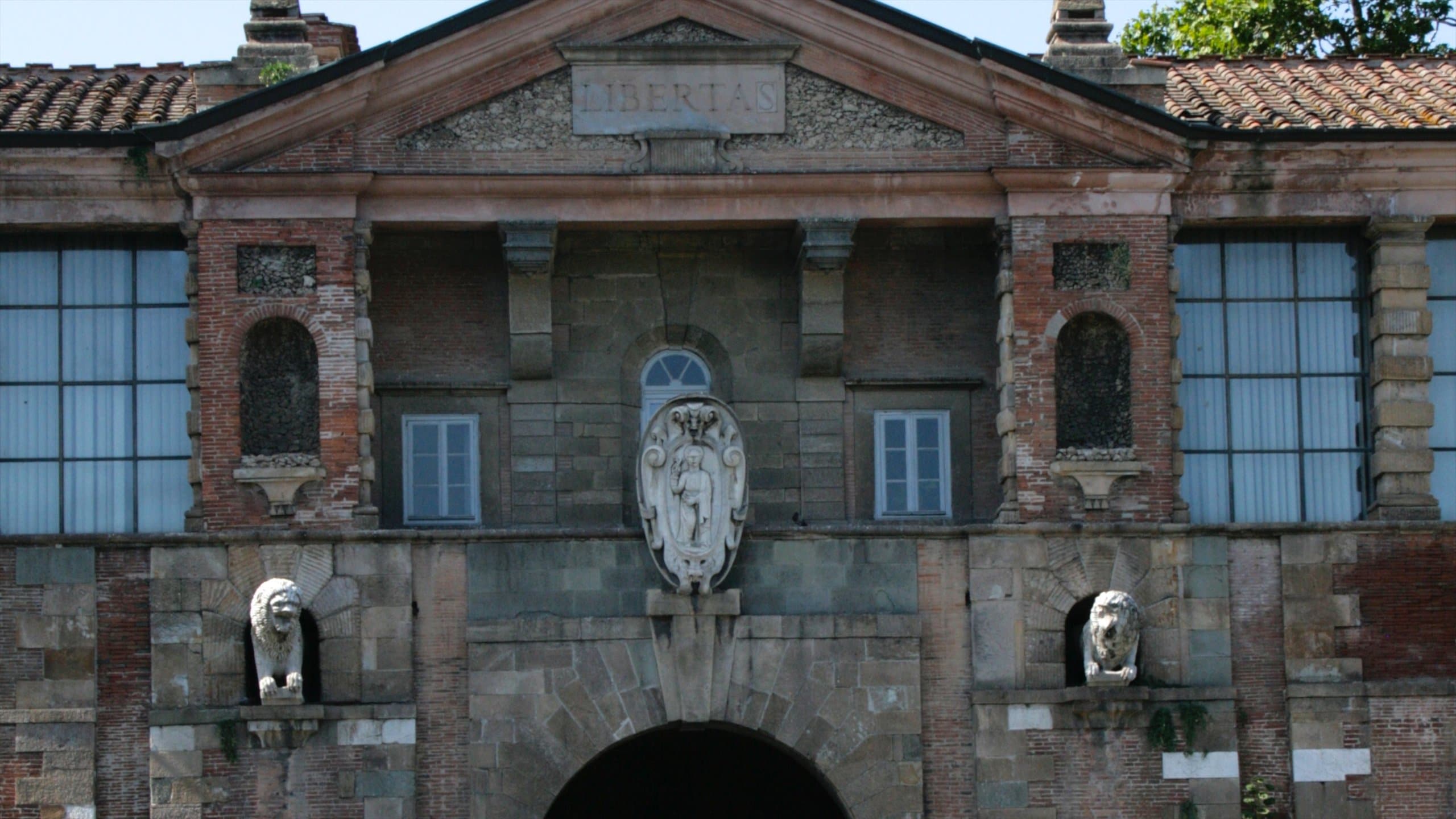 Viareggio featuring heritage architecture