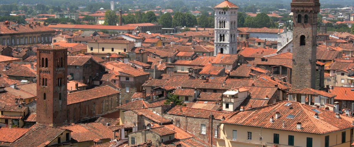 Lucca showing heritage architecture and a city