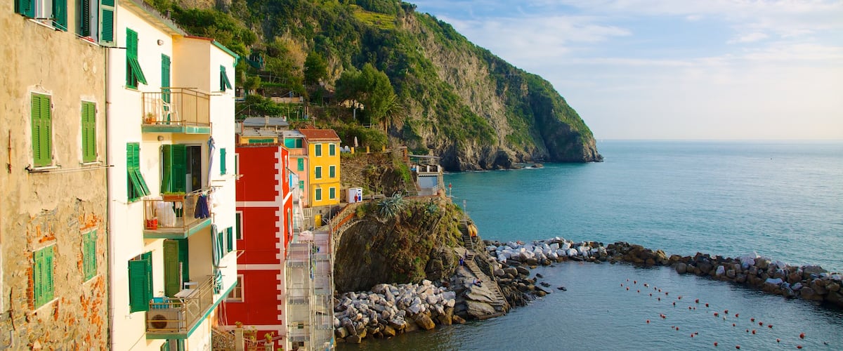 Riomaggiore showing a coastal town, rugged coastline and a house