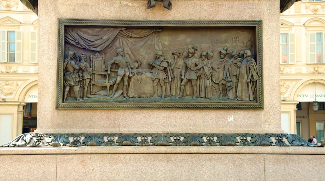 Piazza San Carlo showing a monument and heritage elements