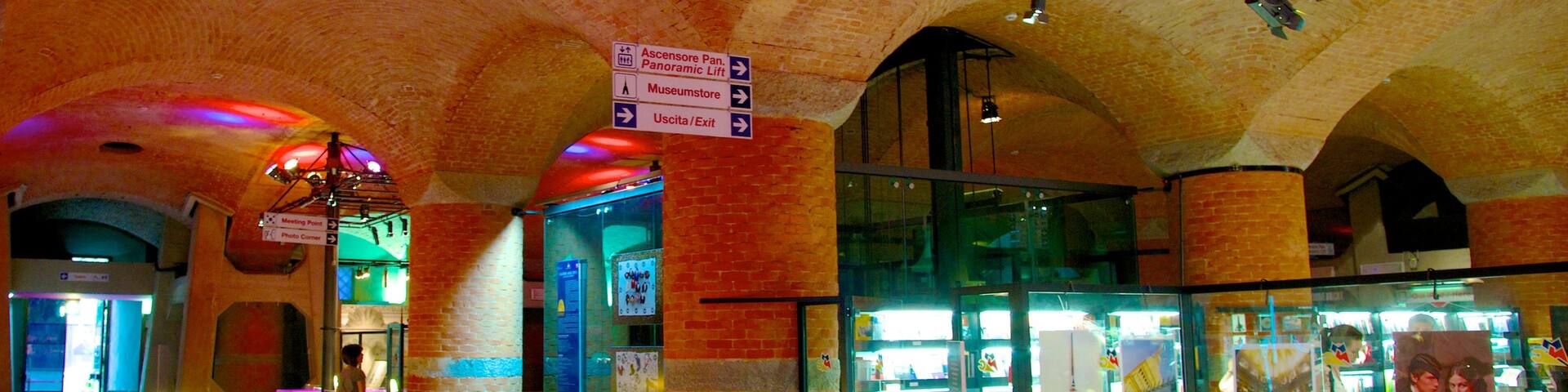 Mole Antonelliana showing dining out and interior views