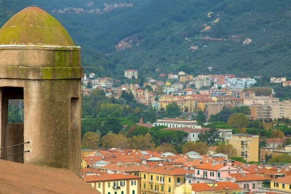 Castello San Giorgio mettant en vedette ville