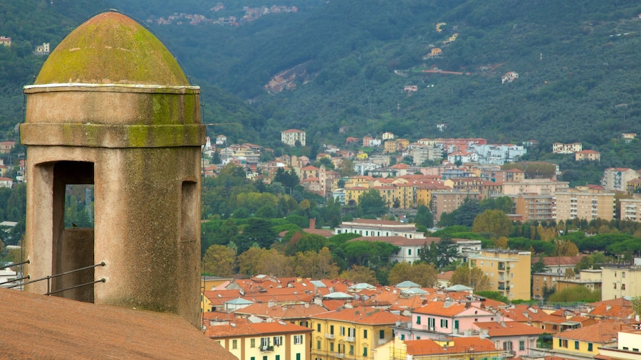Castello San Giorgio which includes a city
