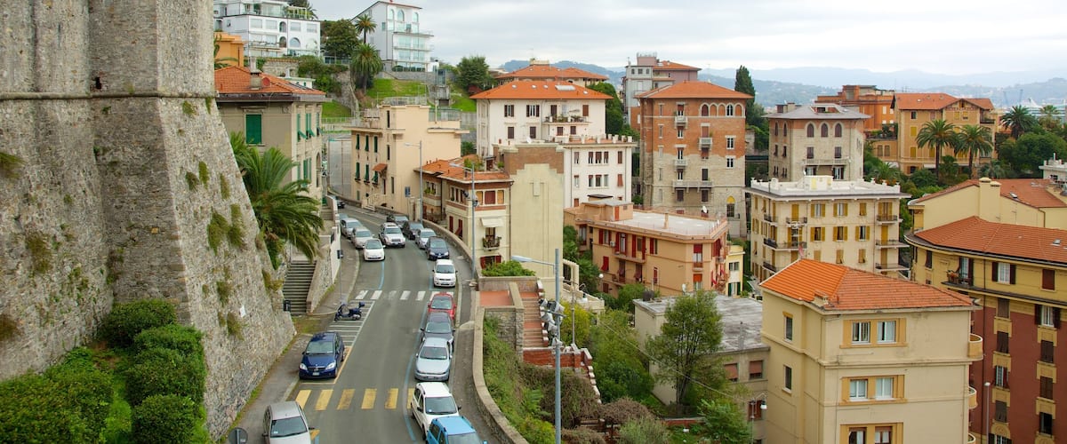 Castello San Giorgio mit einem Straßenszenen, Stadt und historische Architektur