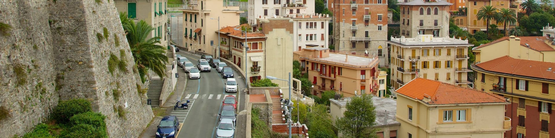 Castello San Giorgio showing heritage architecture, street scenes and a city