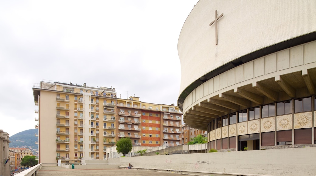 Cattedrale di Cristo Re mettant en vedette architecture moderne et église ou cathédrale