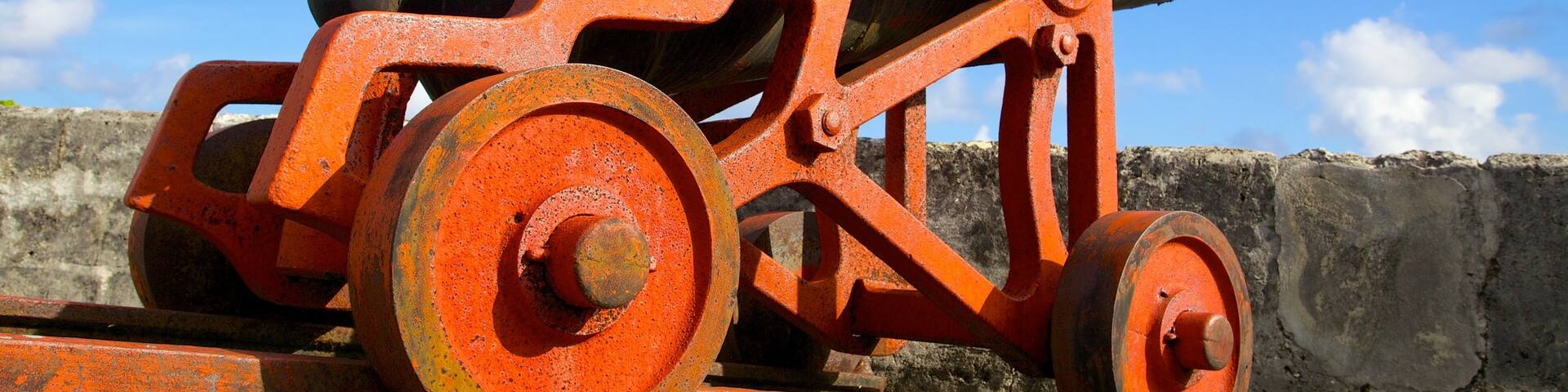 Fort Fincastle featuring château or palace and military items