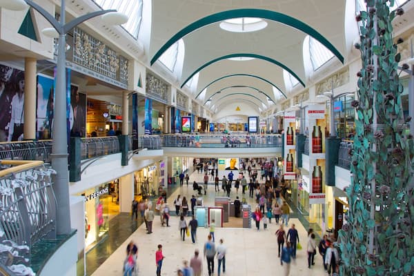 Bluewater Shopping Centre welches beinhaltet Fashion, Innenansichten und Einkaufen