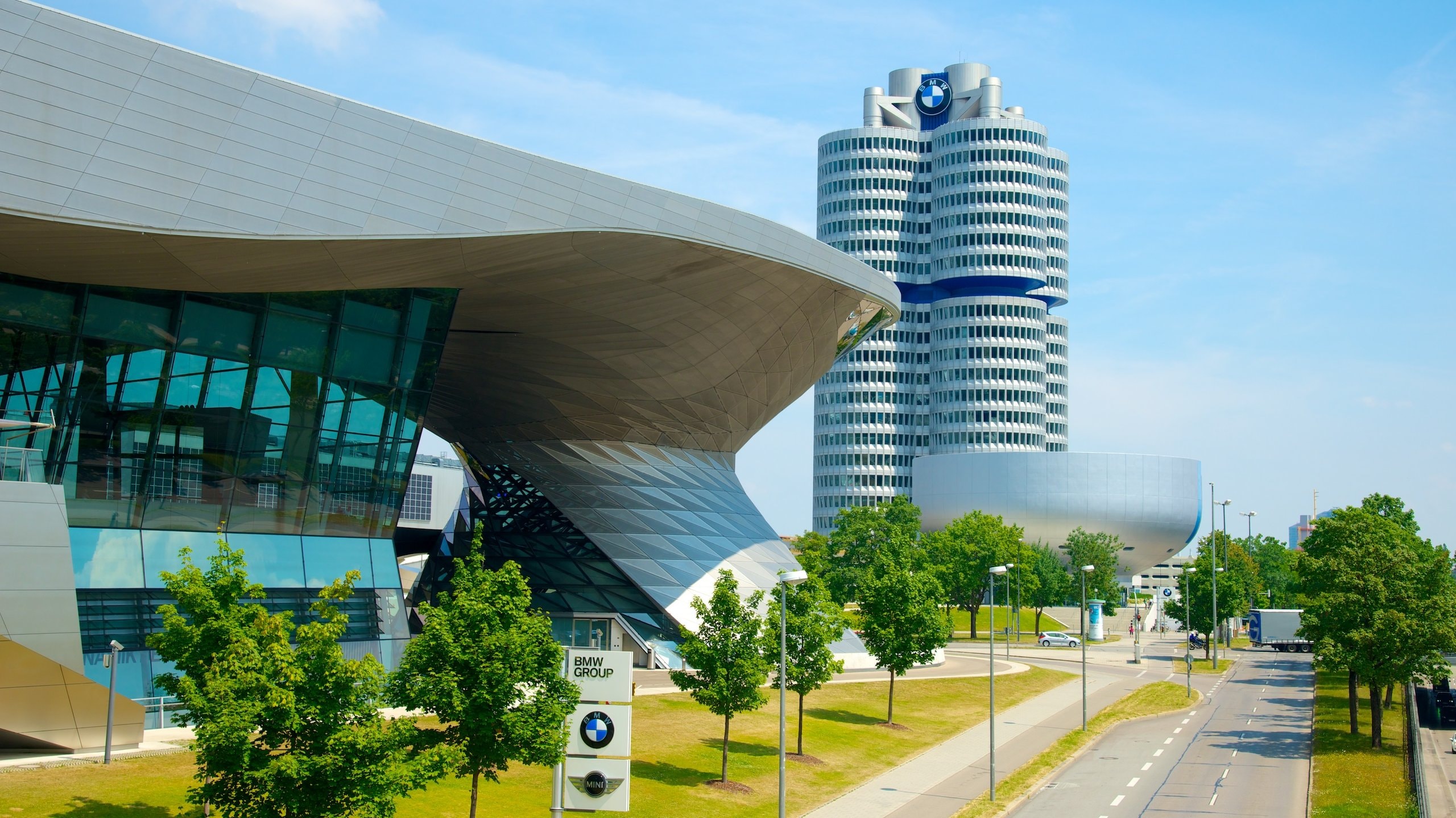 Múnich ofreciendo un rascacielos, escenas urbanas y arquitectura moderna