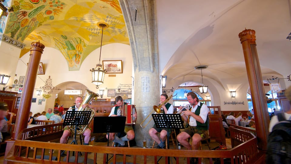 Hofbrauhaus featuring dining out, music and café scenes