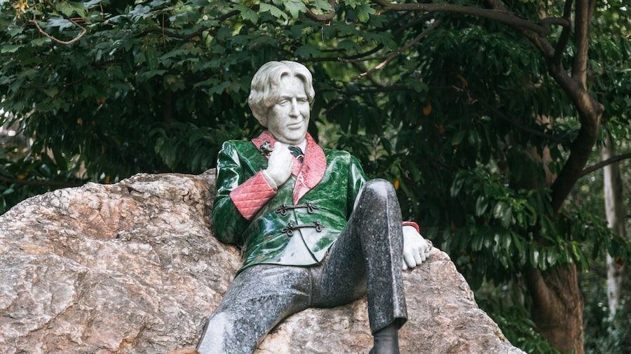 Oscar Wilde Statue