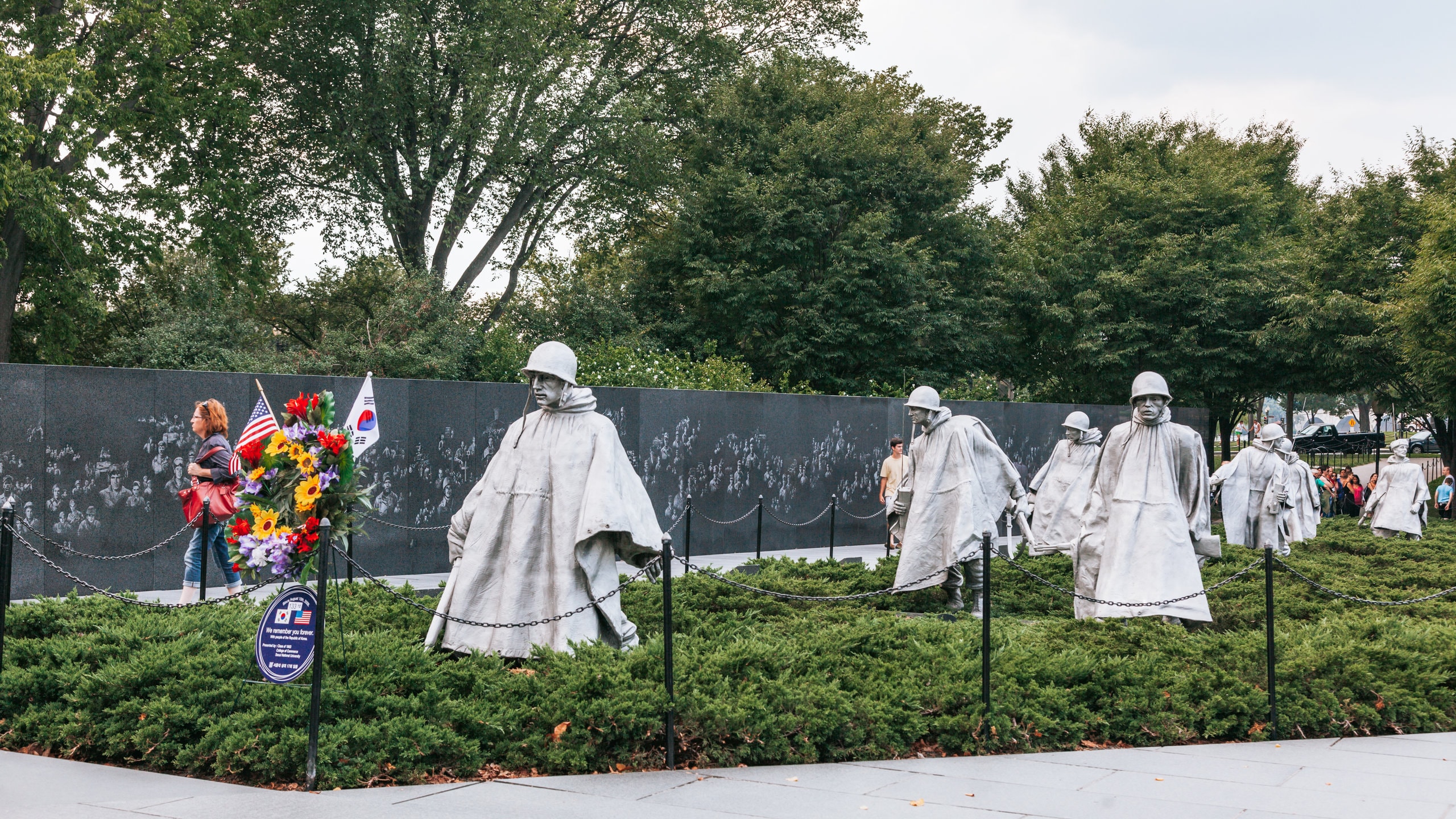 朝鮮戦争戦没者慰霊碑 (サウスウェスト) - ツアーと 朝鮮戦争戦没者慰霊碑 (サウスウェスト) - ツアーと