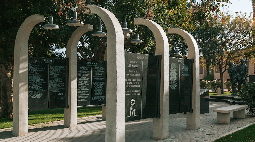 Memorial Holokus Desert