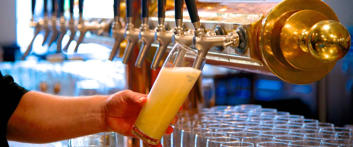 Lowenbrau showing a bar and drinks or beverages