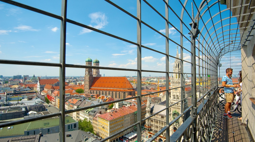 Chiesa di San Pietro mostrando città, chiesa o cattedrale e vista