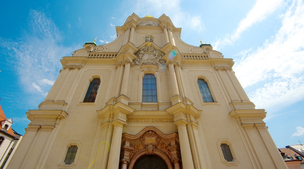 Monaco di Baviera che include elementi religiosi, architettura d\'epoca e chiesa o cattedrale