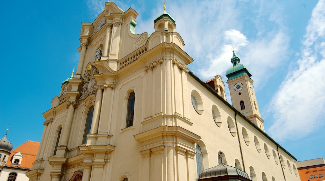 Munich showing heritage architecture and a church or cathedral