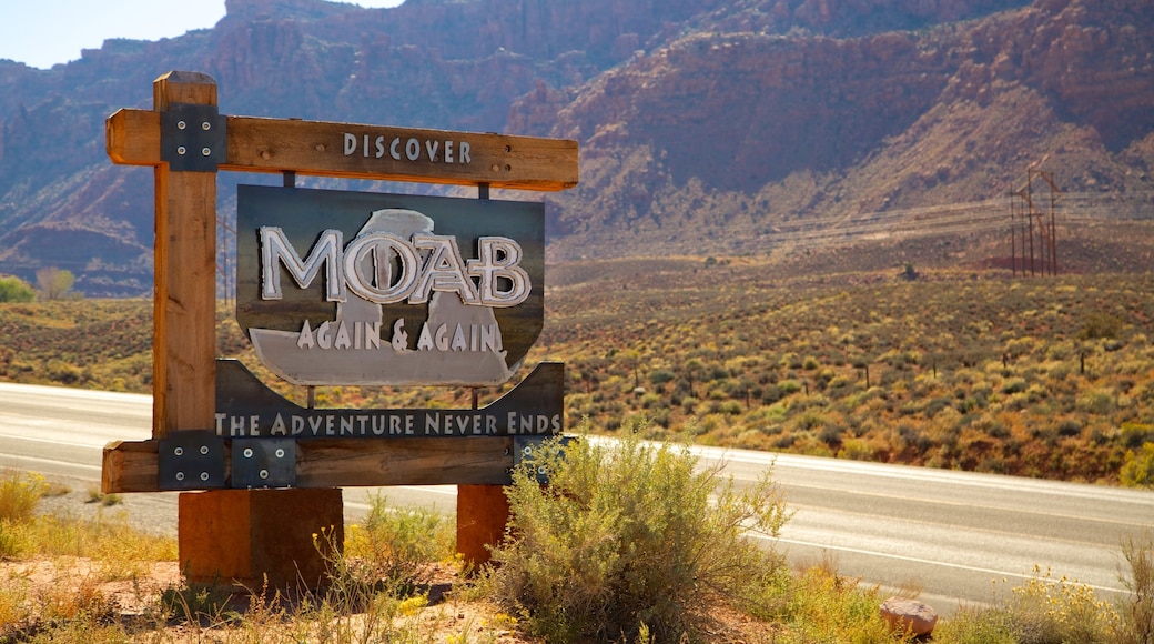 Moab showing signage and tranquil scenes