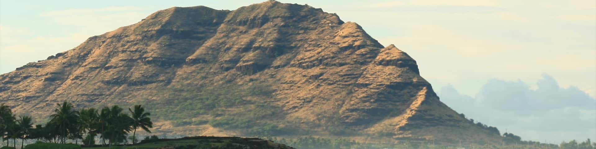 Makaha mostrando vista dell\'isola, montagna e costa frastagliata