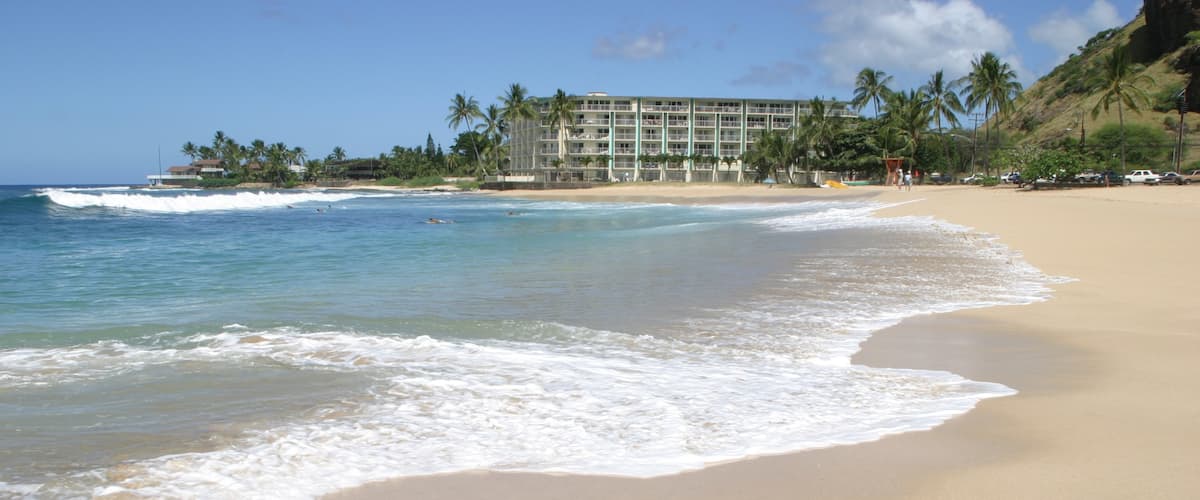 Makaha featuring tropical scenes, a beach and general coastal views