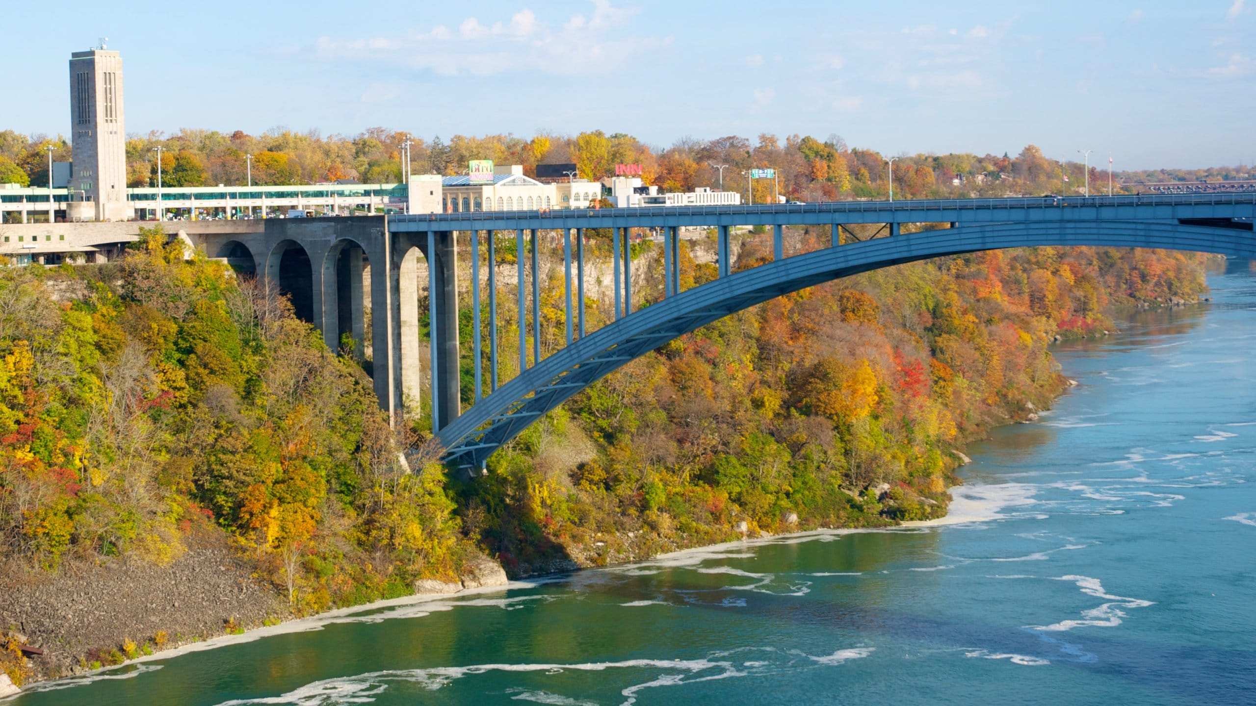 Cầu Rainbow tại Trung tâm Niagara Falls | Expedia