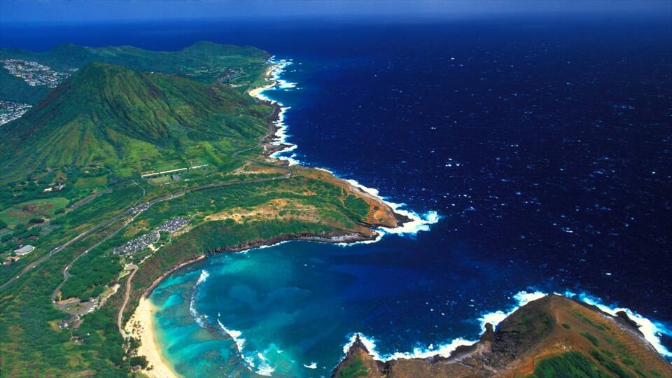 Hanauma Bay Nature Preserve featuring landscape views and general coastal views