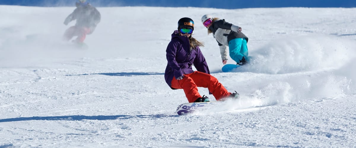 Mount Hutt Skifield featuring a sporting event, snow and snow boarding