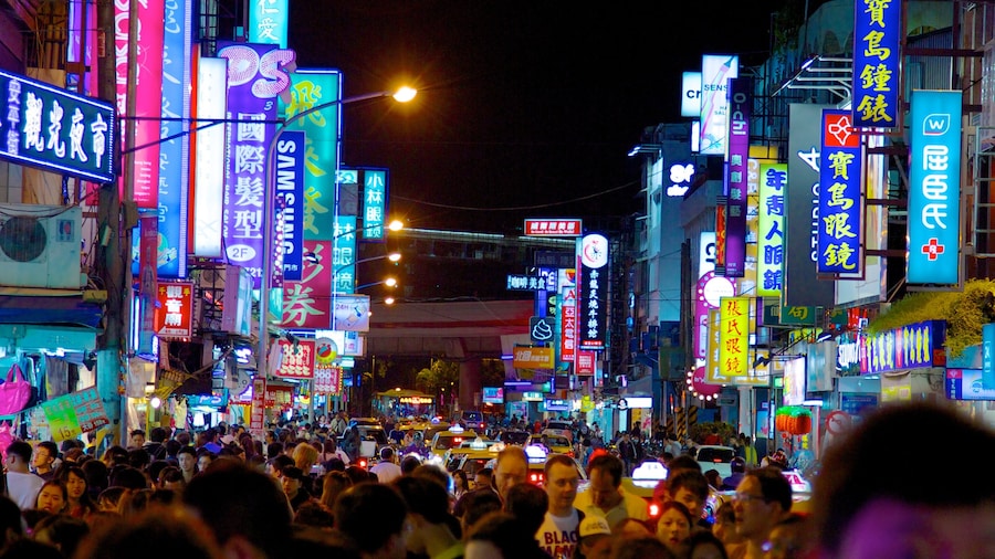 Shilin Night Market showing shopping, markets and signage