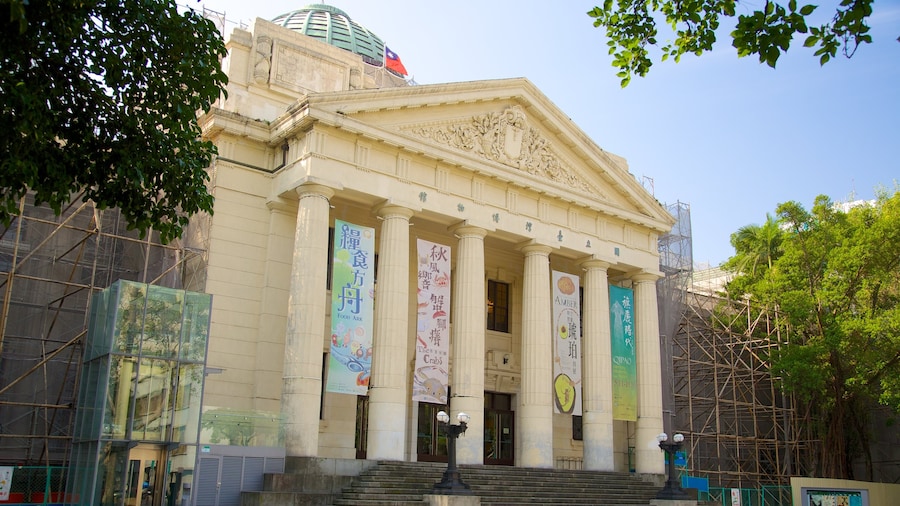 National Taiwan Museum featuring a square or plaza, street scenes and a city