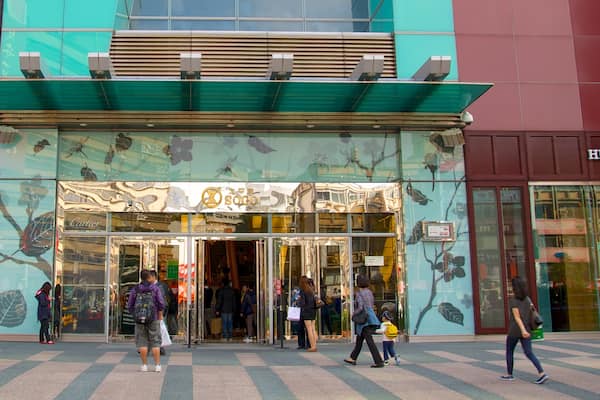 Taipei montrant shopping, scènes de rue et signalisation
