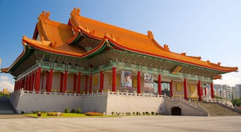 Taipei which includes heritage architecture, a temple or place of worship and theatre scenes