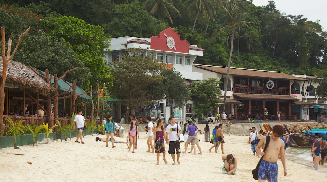 Krabi showing a coastal town, tropical scenes and a beach