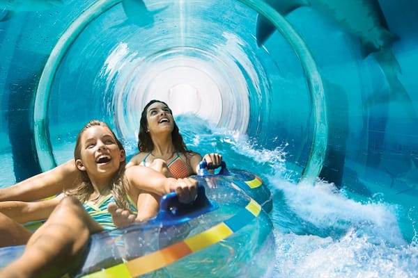 Aquaventure mit einem Innenansichten, Fahrten und Wasserpark