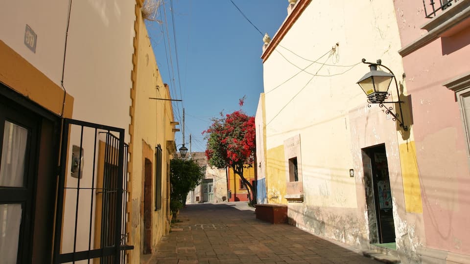 Querétaro montrant petite ville ou village et maison