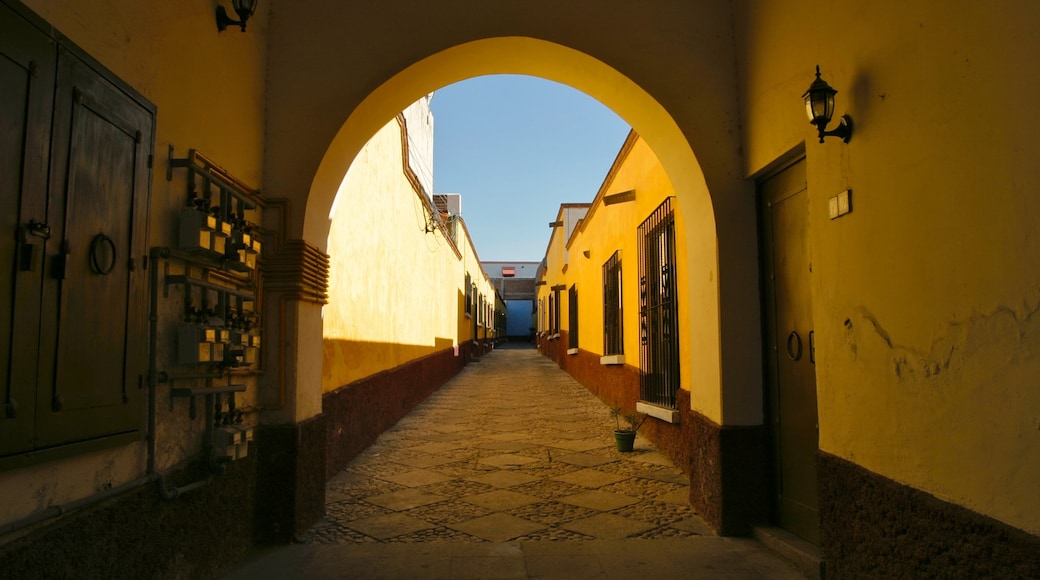 Queretaro which includes heritage architecture