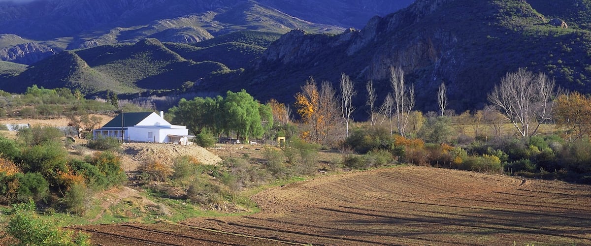 Oudtshoorn ofreciendo vistas de paisajes, montañas y escenas tranquilas